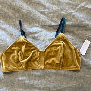 Velvet bralette 💛